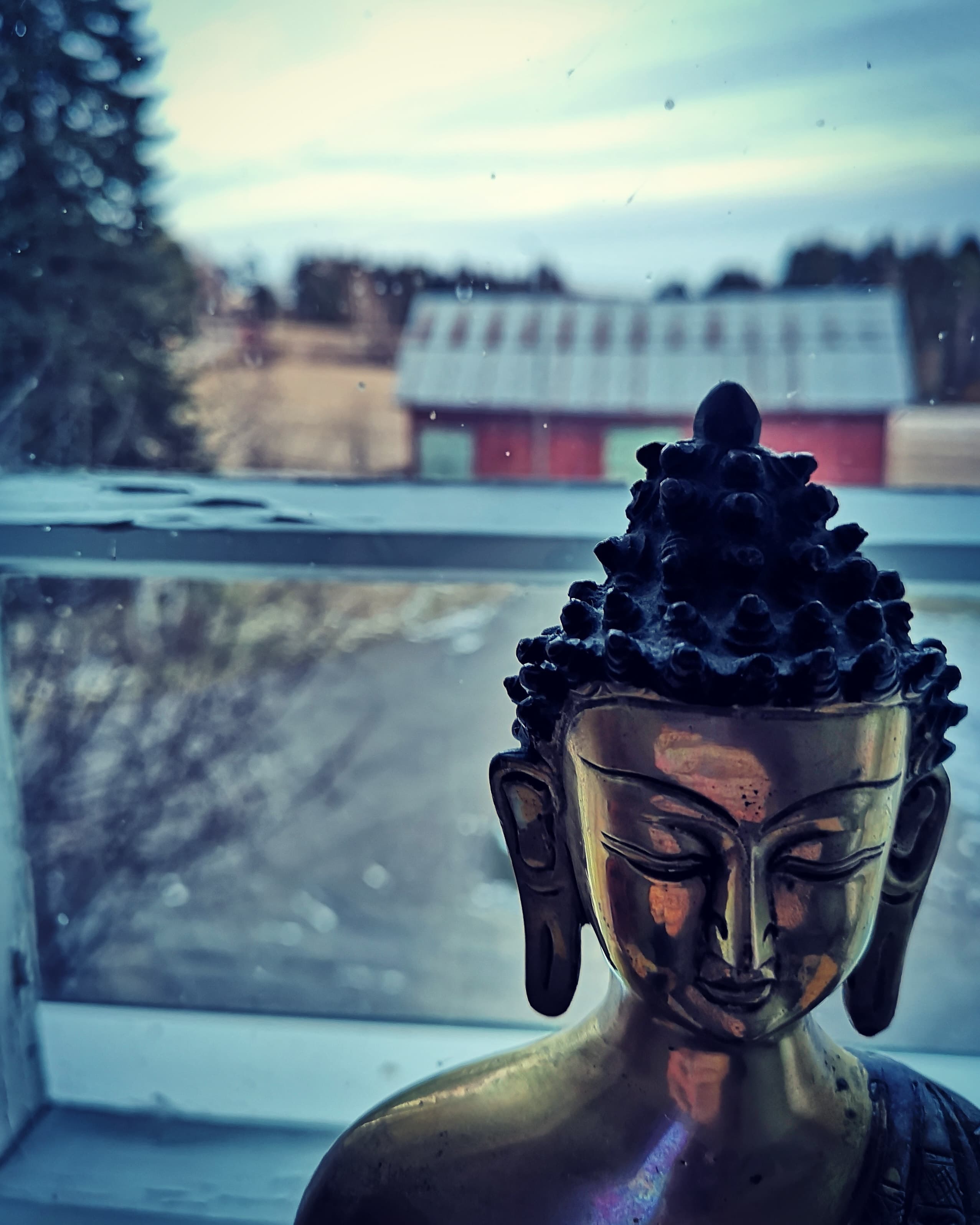 Meditaatioretriittien viisautta kotieristäytymisen arkeen